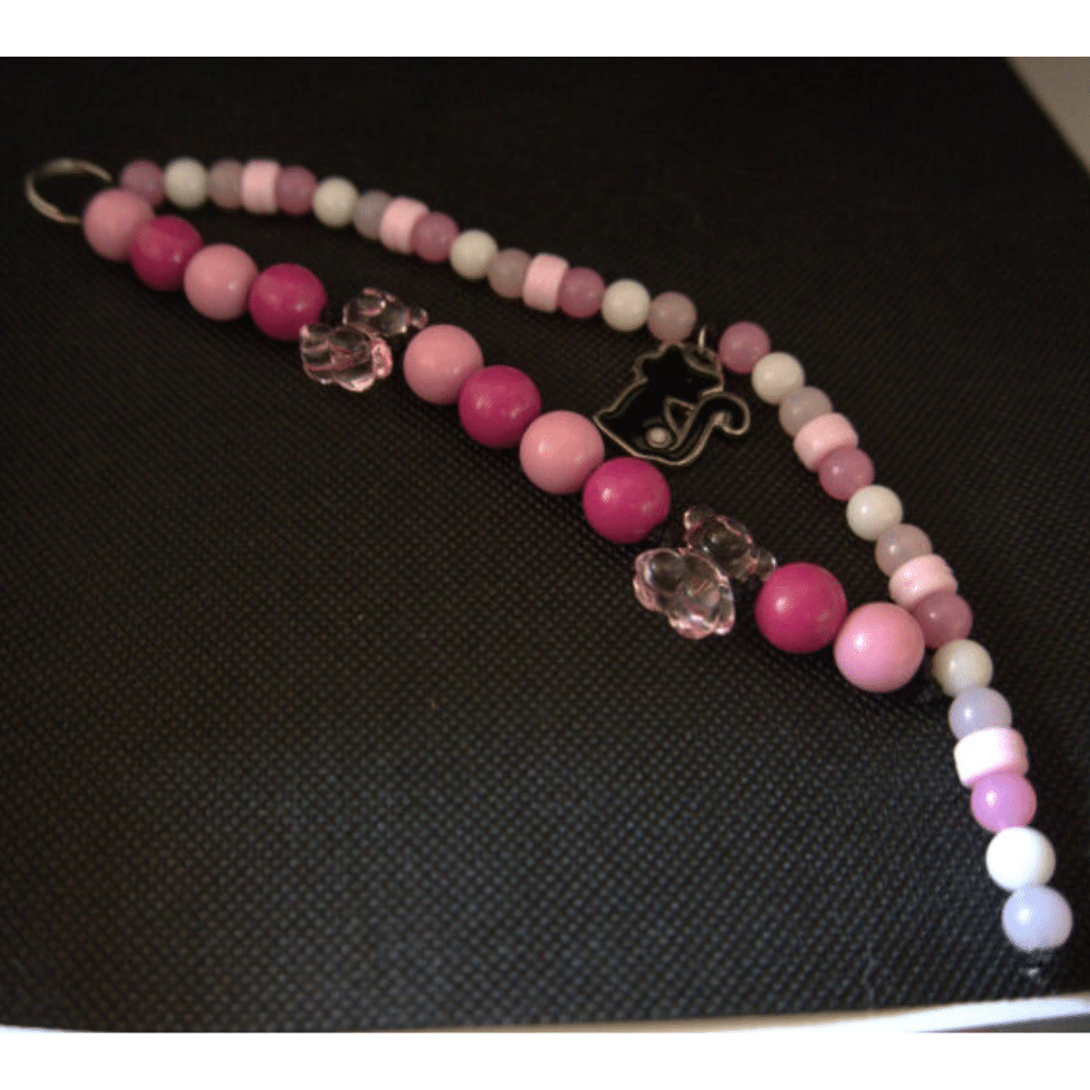 Amuleto Gatuno Rosa: ¡Un toque de ternura para tus llaves!